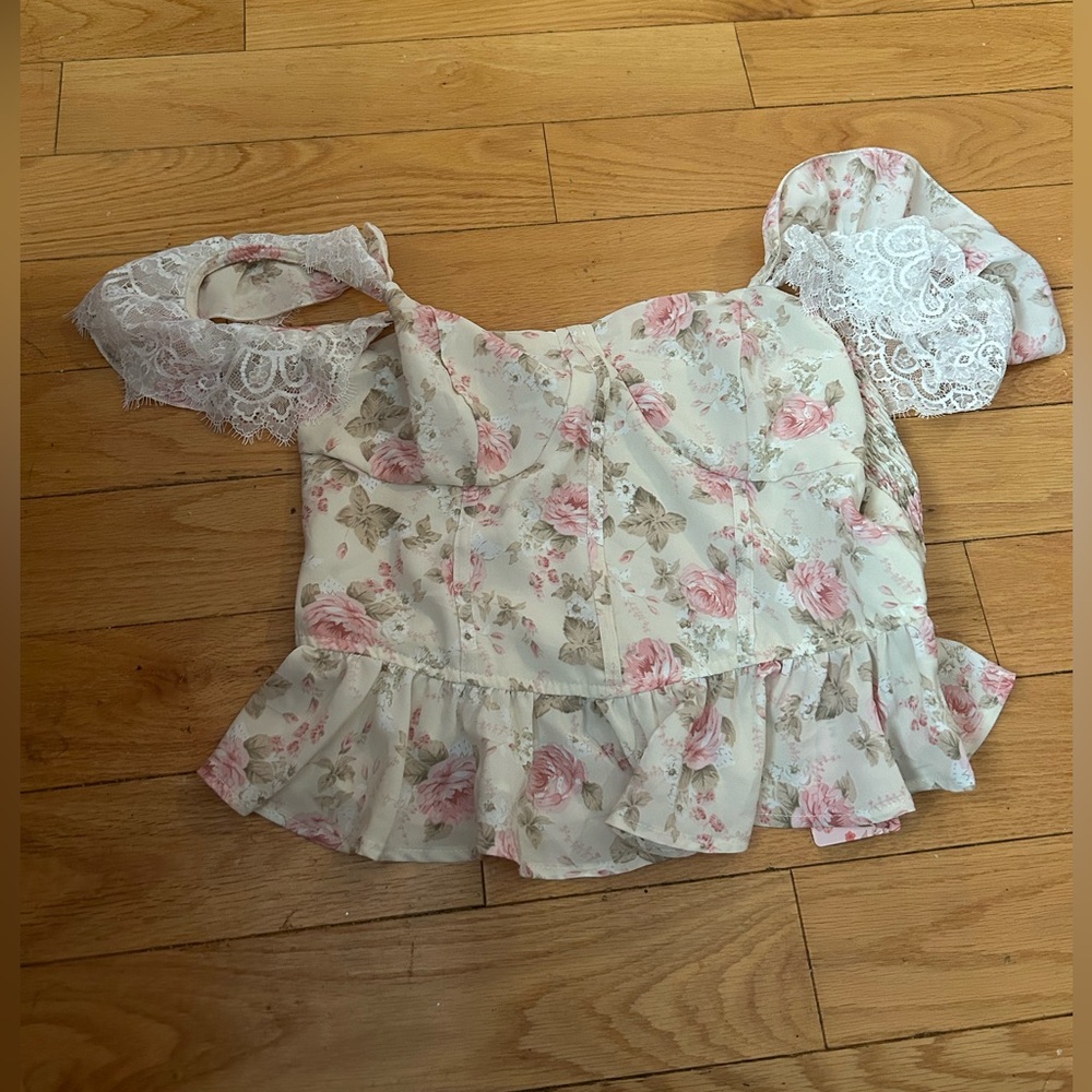 Flower crop top white brand new with tags size L fits smaller